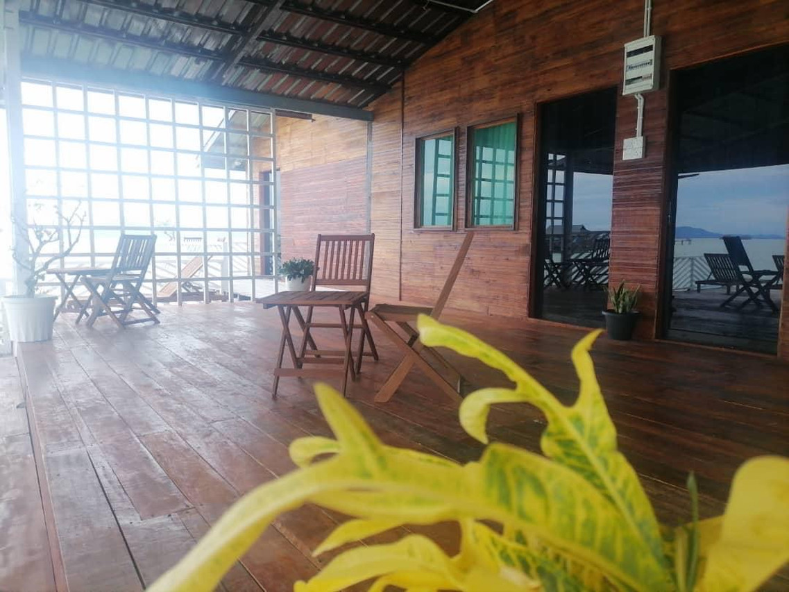 Family Villa 1 covered overwater terrace