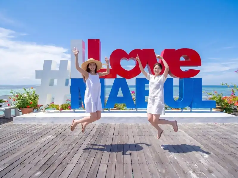 Scenic view of Mabul Island during a resort tour Sky Water Villas
